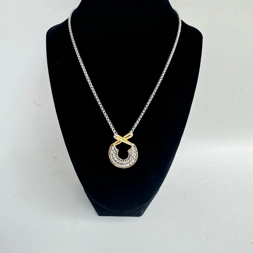 DENKAYS.CALI HORSE SHOE  STATEMENT NECKLACE